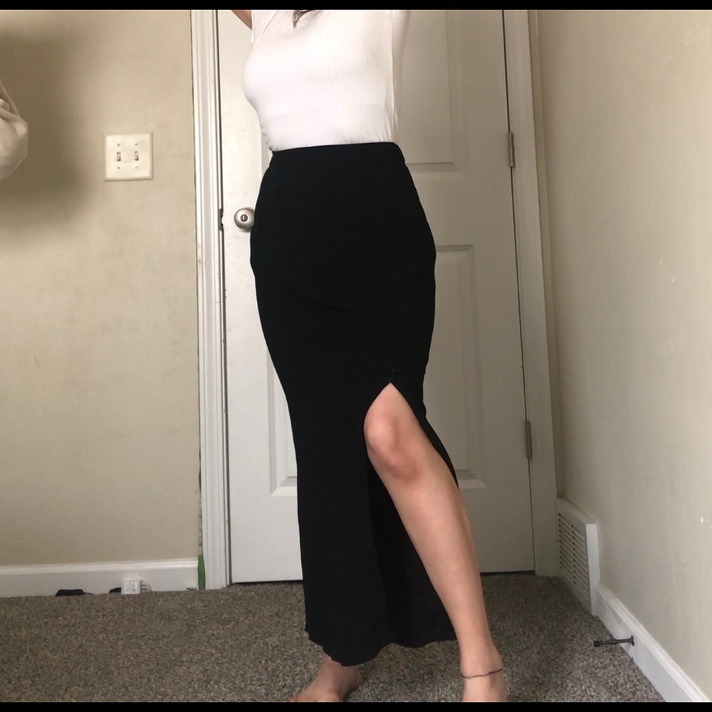 Black long skirt